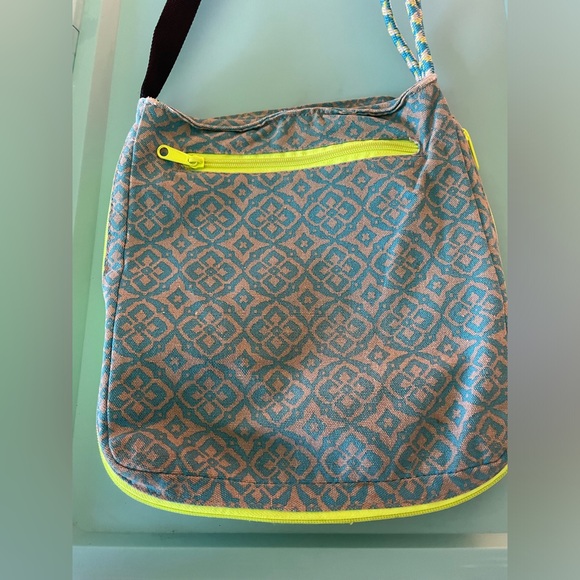 Kavu Crossbody - Picture 3 of 4